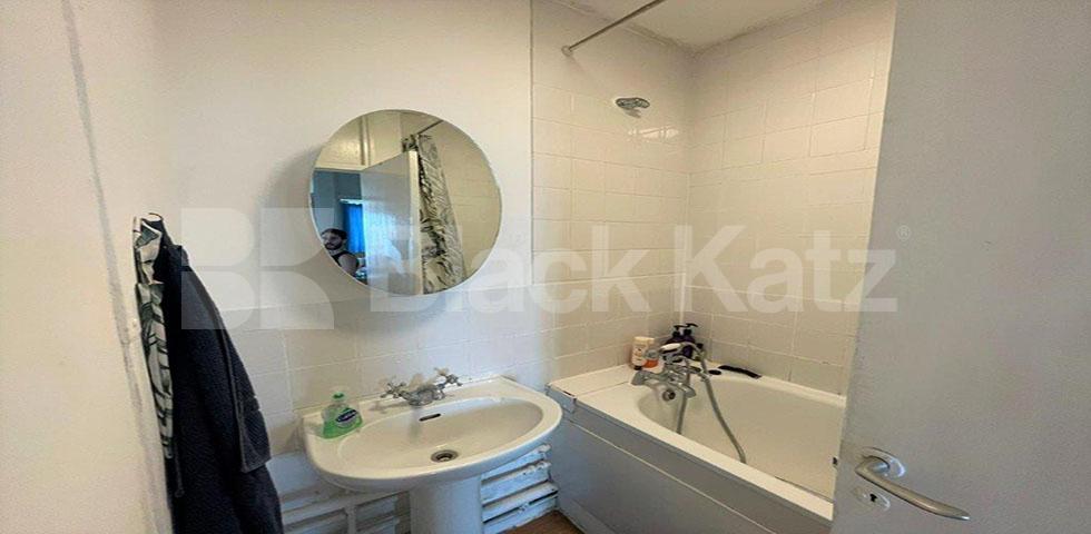 Spacious two double bedroom property mins away from Euston Munster Square, Euston